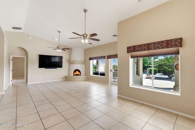 631 S Placita Plenilunio, Green Valley, AZ 85614