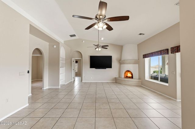 631 S Placita Plenilunio, Green Valley, AZ 85614