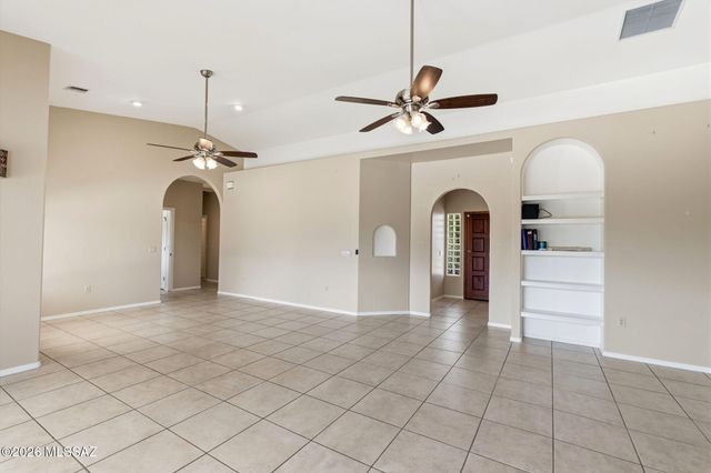 631 S Placita Plenilunio, Green Valley, AZ 85614