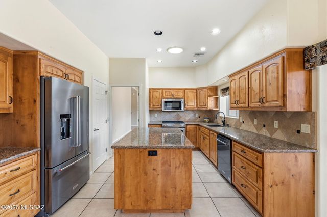 631 S Placita Plenilunio, Green Valley, AZ 85614