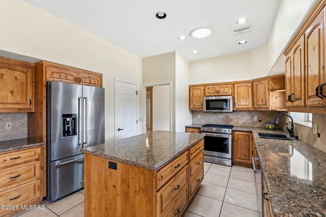 631 S Placita Plenilunio, Green Valley, AZ 85614