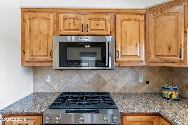 631 S Placita Plenilunio, Green Valley, AZ 85614