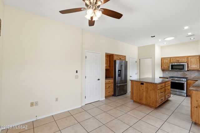 631 S Placita Plenilunio, Green Valley, AZ 85614