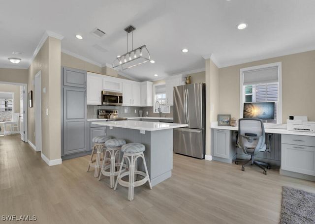 54 Oyster Bay LN, Fort Myers Beach, FL 33931