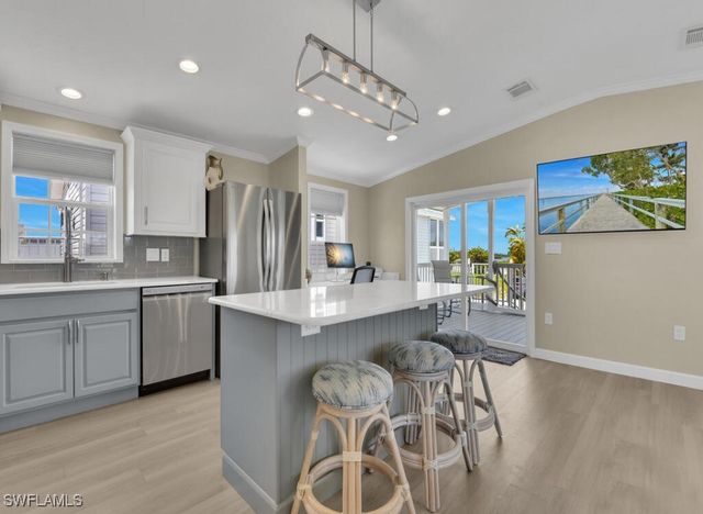 54 Oyster Bay LN, Fort Myers Beach, FL 33931