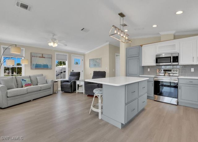 54 Oyster Bay LN, Fort Myers Beach, FL 33931