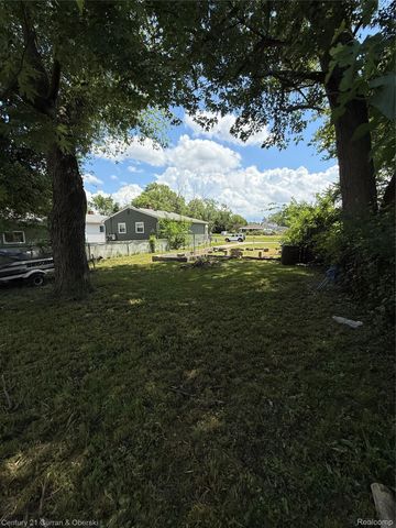 18720 Powers Avenue, Dearborn Heights, MI 48125
