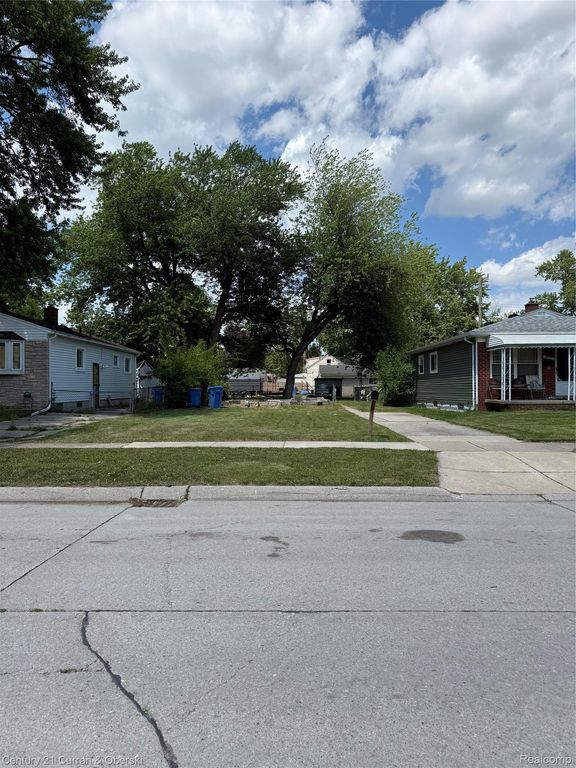 18720 Powers Avenue, Dearborn Heights, MI 48125