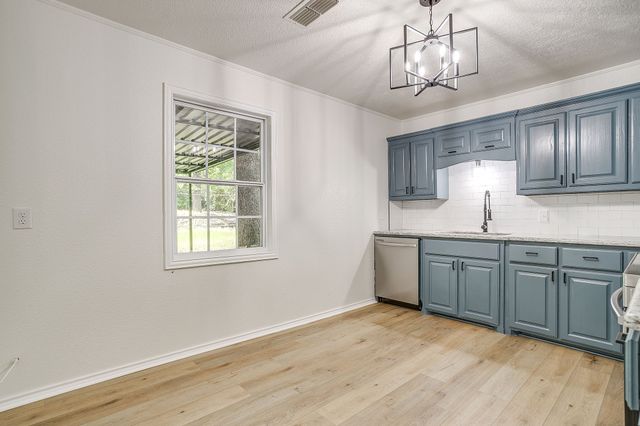 410 Case Street, Weatherford, TX 76086