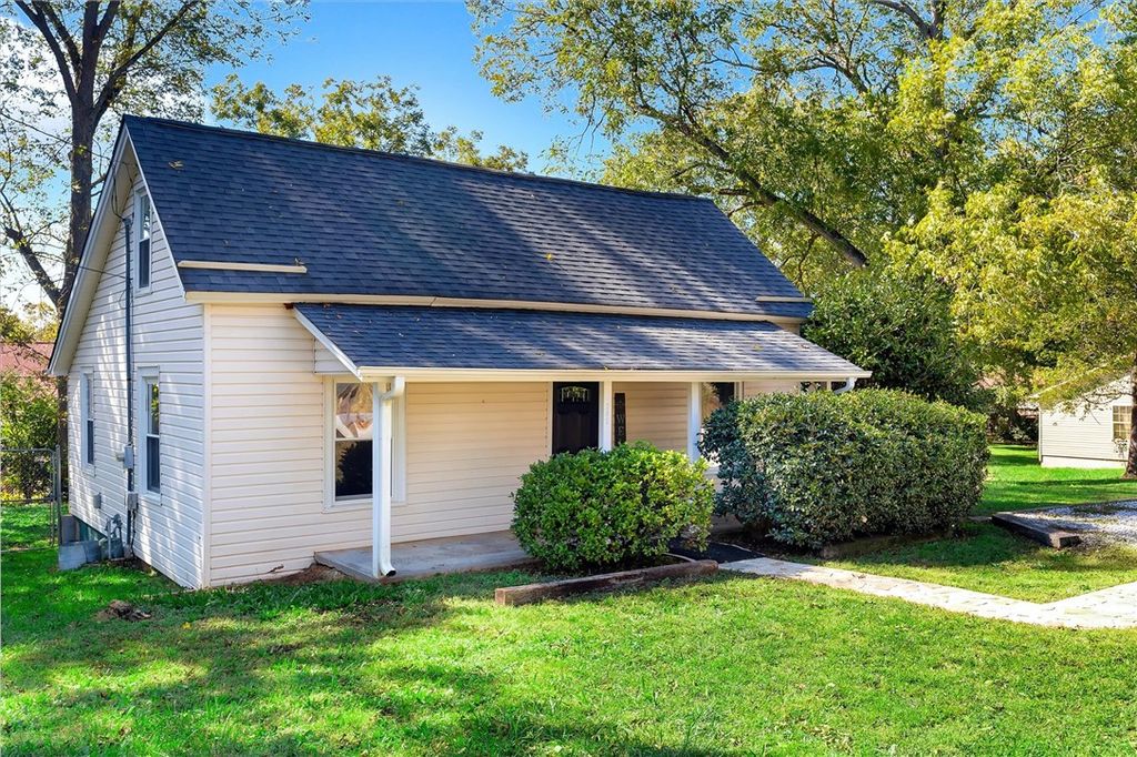 202 Barton Street, Easley, SC 29640