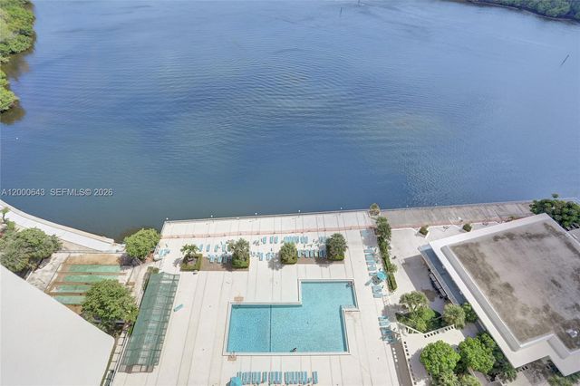 300 Bayview Drive PH10, Sunny Isles Beach, FL 33160
