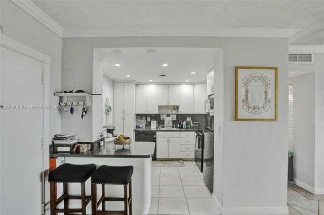 300 Bayview Drive PH10, Sunny Isles Beach, FL 33160