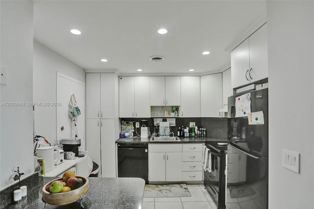 300 Bayview Drive PH10, Sunny Isles Beach, FL 33160