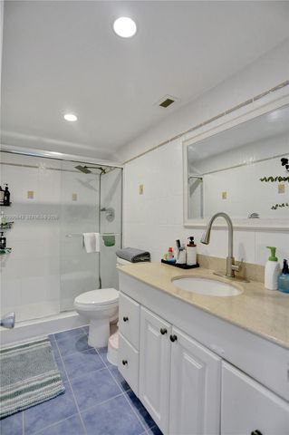 300 Bayview Drive PH10, Sunny Isles Beach, FL 33160