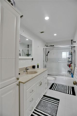 300 Bayview Drive PH10, Sunny Isles Beach, FL 33160