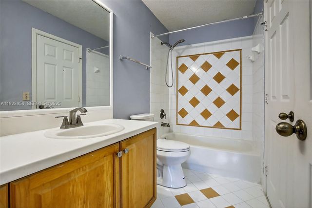 13174 NW 9th Ct, Pembroke Pines, FL 33028