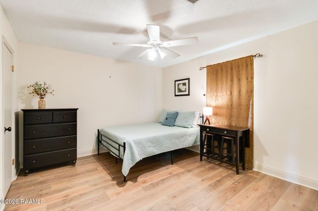 215 Sleepy Hollow Drive, Lafayette, LA 70506
