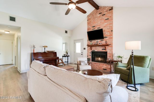 215 Sleepy Hollow Drive, Lafayette, LA 70506