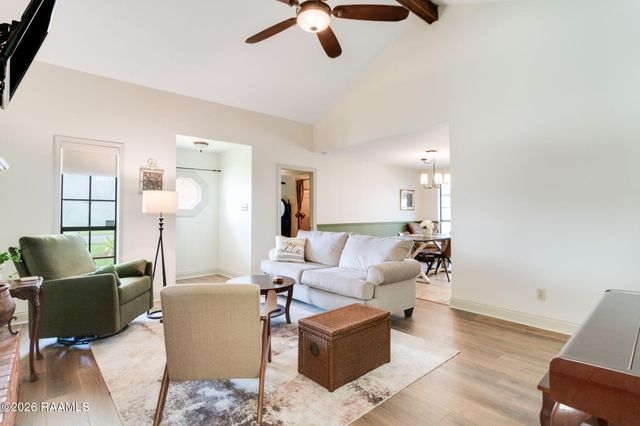 215 Sleepy Hollow Drive, Lafayette, LA 70506