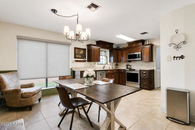 215 Sleepy Hollow Drive, Lafayette, LA 70506