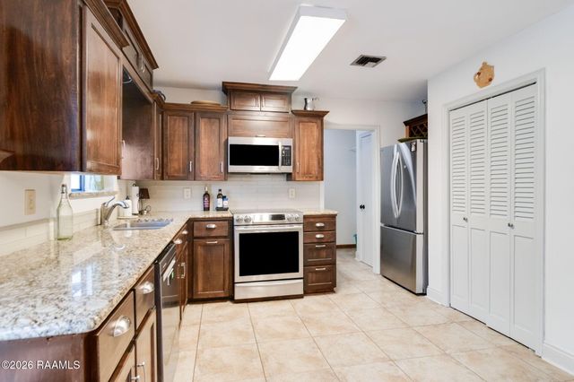215 Sleepy Hollow Drive, Lafayette, LA 70506