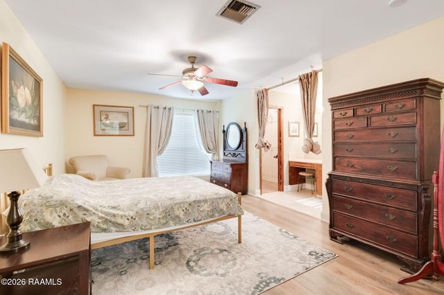 215 Sleepy Hollow Drive, Lafayette, LA 70506