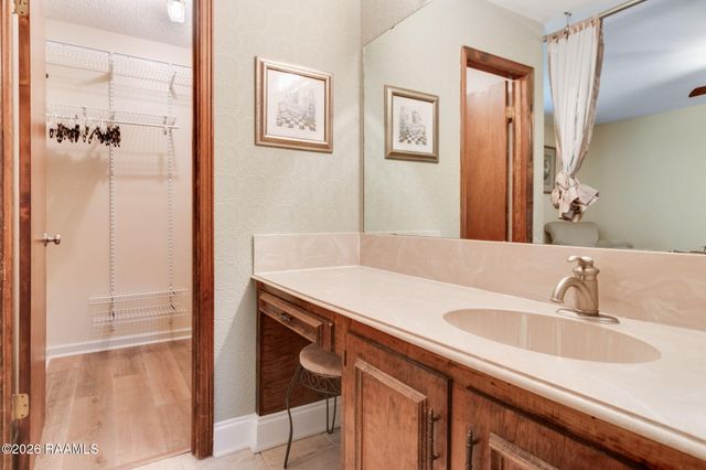 215 Sleepy Hollow Drive, Lafayette, LA 70506
