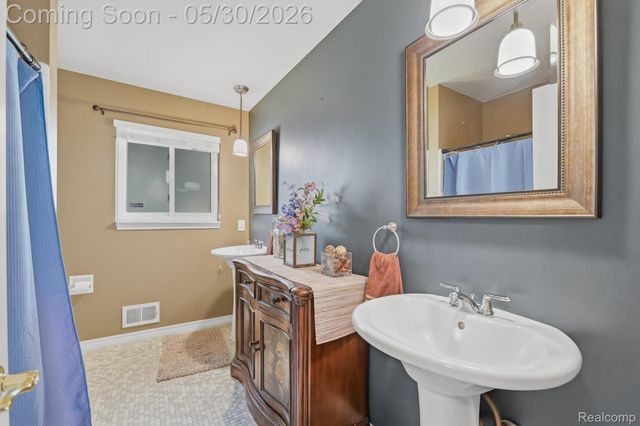 184 Carter Drive, Troy, MI 48098