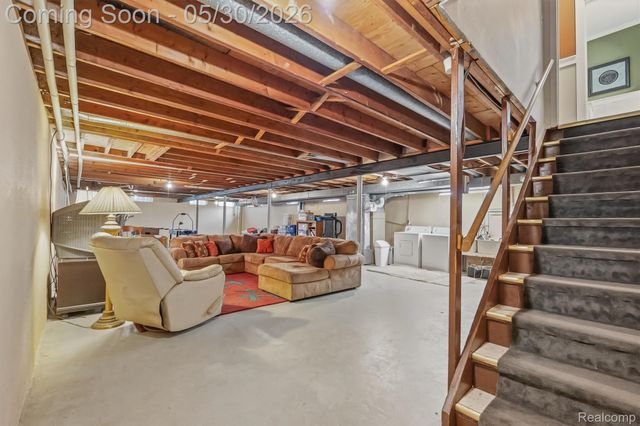 184 Carter Drive, Troy, MI 48098