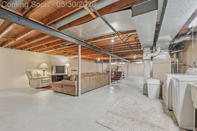 184 Carter Drive, Troy, MI 48098