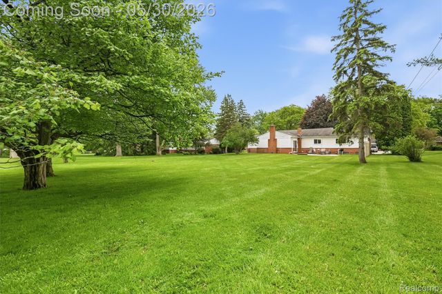 184 Carter Drive, Troy, MI 48098