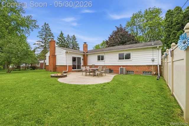 184 Carter Drive, Troy, MI 48098