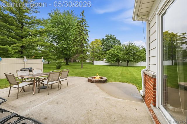 184 Carter Drive, Troy, MI 48098