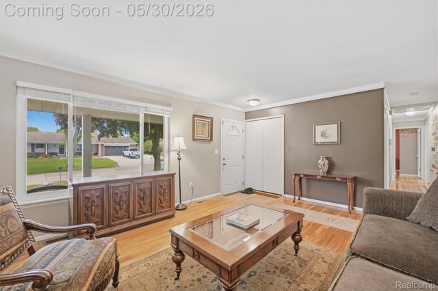 184 Carter Drive, Troy, MI 48098