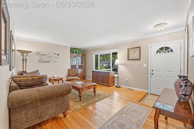 184 Carter Drive, Troy, MI 48098