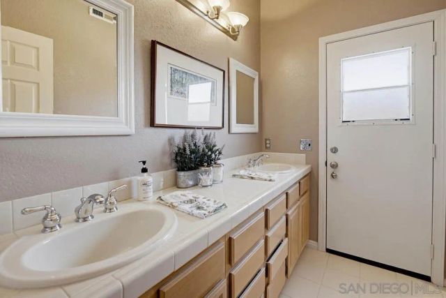 2071 Winamar, Escondido, CA 92029