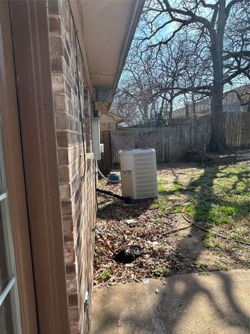 721 Timberoaks Drive, Azle, TX 76020