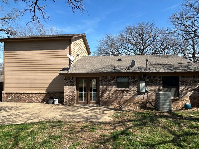 721 Timberoaks Drive, Azle, TX 76020