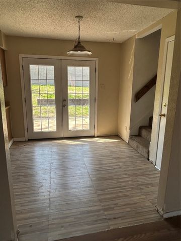 721 Timberoaks Drive, Azle, TX 76020