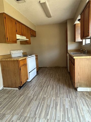 721 Timberoaks Drive, Azle, TX 76020