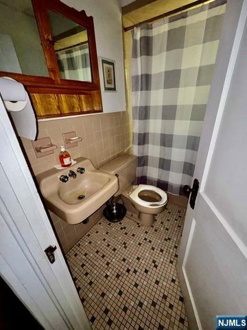 121 Townsend Road, Wanaque, NJ 07465