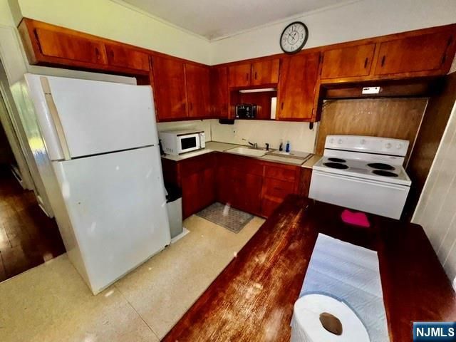 121 Townsend Road, Wanaque, NJ 07465