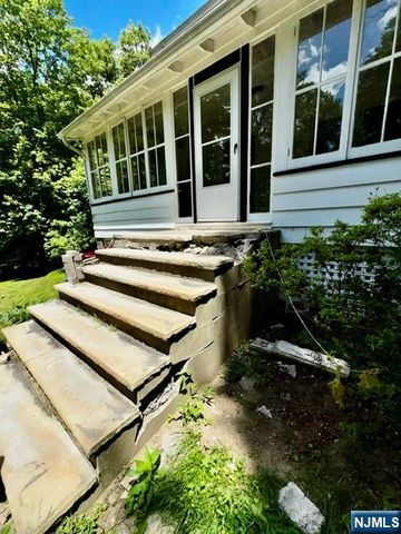 121 Townsend Road, Wanaque, NJ 07465