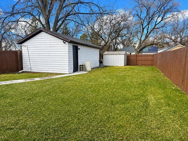 529 NE 12th Street, Minot, ND 58703