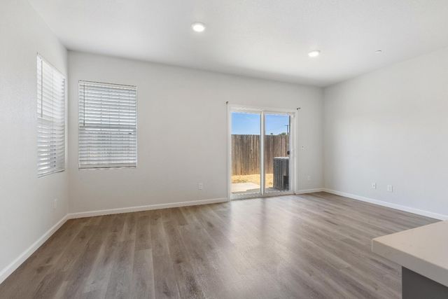 8167 Weeping Willow Ln, Sacramento, CA 95828