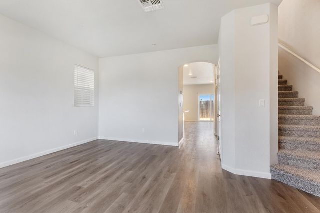 8167 Weeping Willow Ln, Sacramento, CA 95828