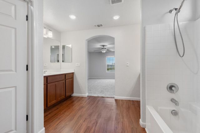 8167 Weeping Willow Ln, Sacramento, CA 95828