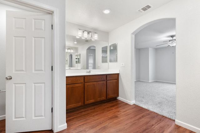 8167 Weeping Willow Ln, Sacramento, CA 95828