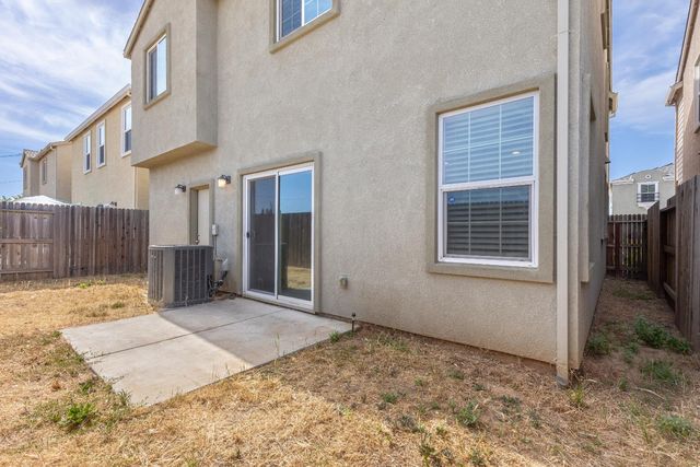 8167 Weeping Willow Ln, Sacramento, CA 95828