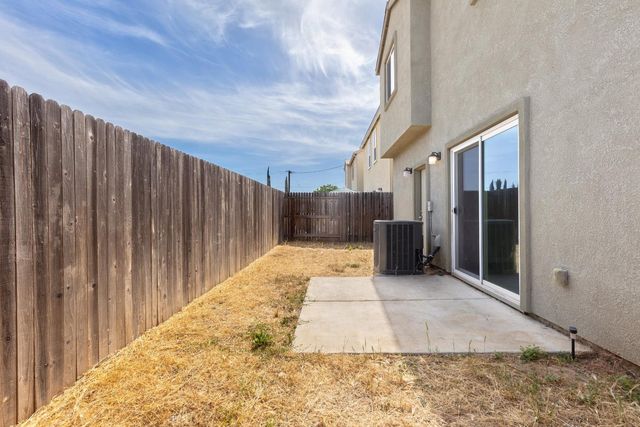 8167 Weeping Willow Ln, Sacramento, CA 95828